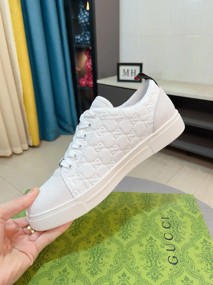 Men's shoes 💰420🌸🌸[GUCCI] Gucci's new spring and summer slip-on loafers with cartoon characters, Fendi F's low-cut trendy men's shoes, 😈The upper is made of Italian 🇮🇹 imported sheep suede with Lafayette embroidered leather, full pigskin lining, original rubber non-slip outsole! The style is high-profile and elegant, and the upper is versatile and fashionable. 🇱🇾🇱🇾A large number of ready-made and reposted pictures will be sold! 38-44,